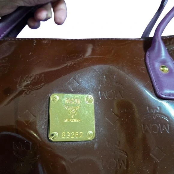 AUTHENTIC MCM LIMITED EDITION PATENT LEATHER MAROON/ PURPLE
SHOULDER BAG TOTE - Picture 13 of 13